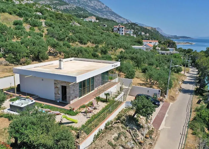 Ferienhaus Belveder Baška Voda